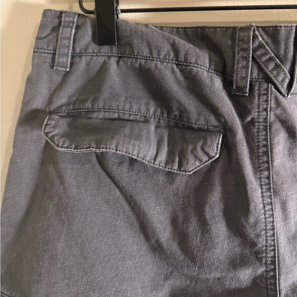 Nike Blue and Gray Cargo Shorts Relaxed Fit - Picture 2 of 6